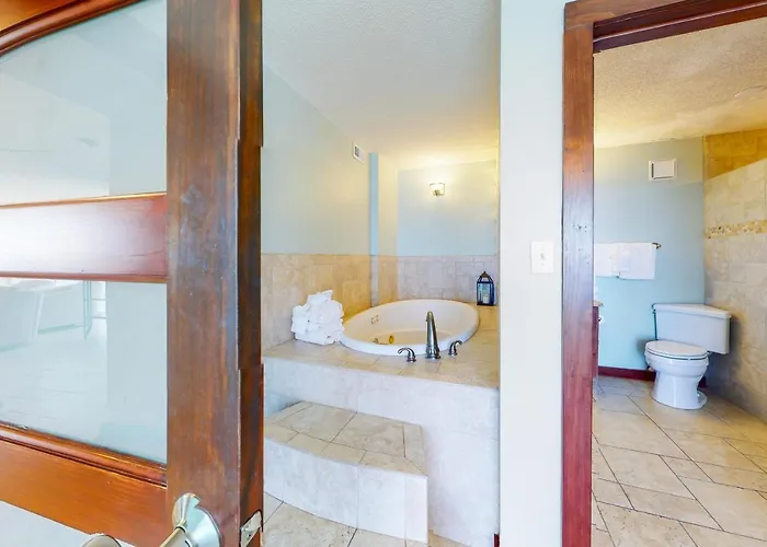Apartment Edgewater West #103 *